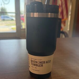 Stanley Black Quencher H2.0 Tumbler with Straw